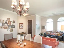 Dining Room（ゲストダイニング）