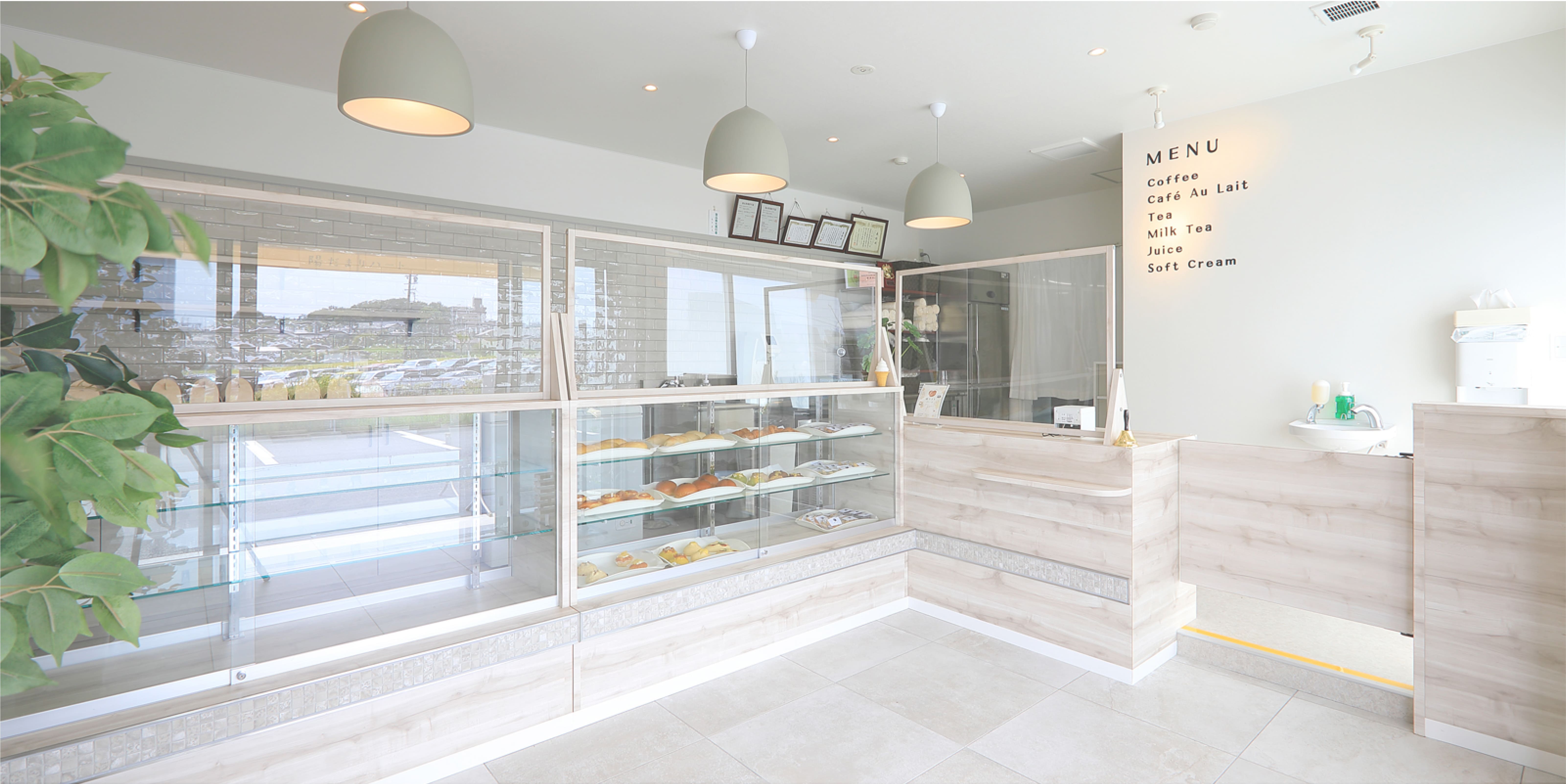 メロンパンを持っている写真