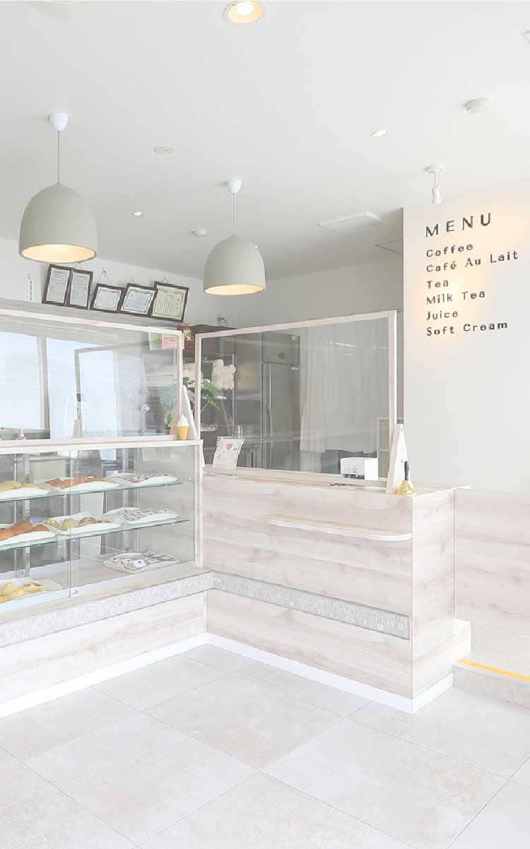 メロンパンを持っている写真