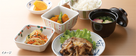 大庭園を眺めながら食のひとときを満喫。